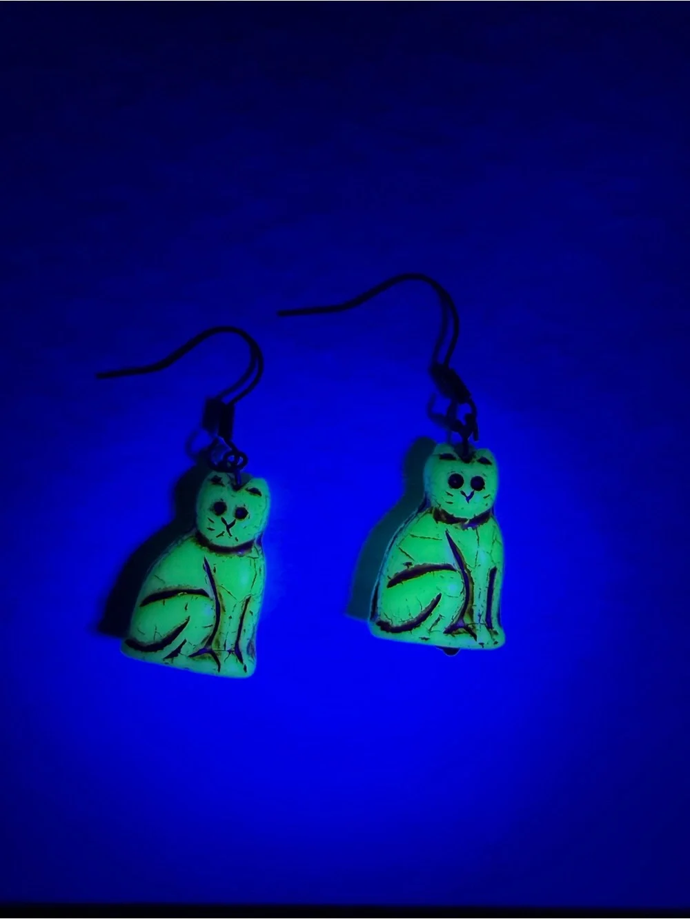 Czech Uranium Custard Glass Kitty Cat Dangle Earrings UV reactive